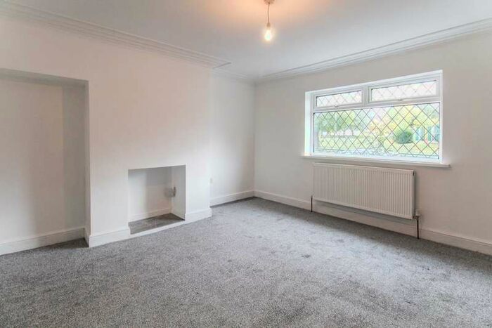 3 Bedroom End Of Terrace House To Rent In East Park Parade, East End Park, LS9