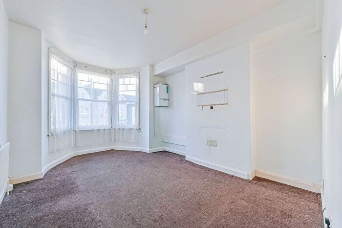 2 Bedroom Flat For Sale In Ritherdon Road, Heaver Estate, London, SW17
