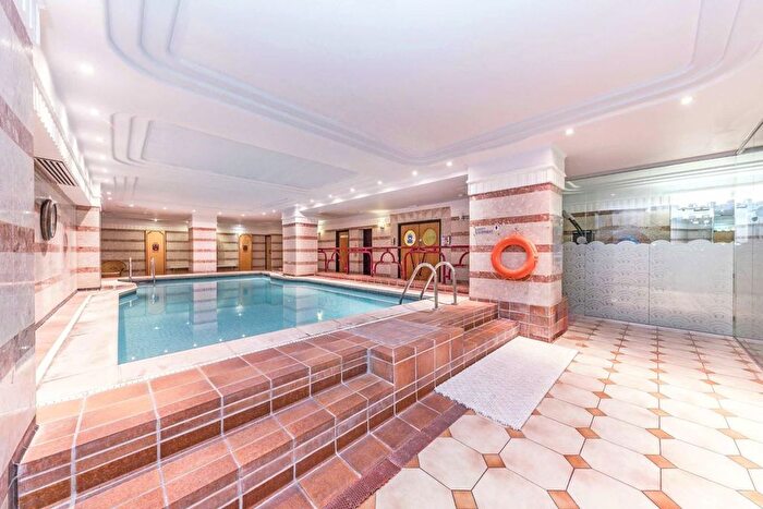 1 Bedroom Flat To Rent In Charterhouse Square, London, EC1M