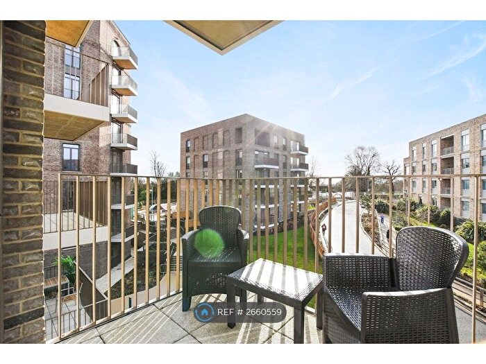 2 Bedroom Flat To Rent In Dodson House, London, NW7