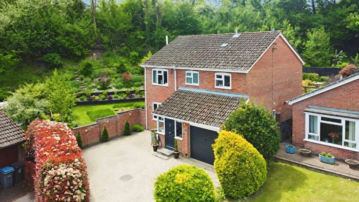 4 Bedroom Detached House For Sale In Priorsfield, Marlborough, SN8