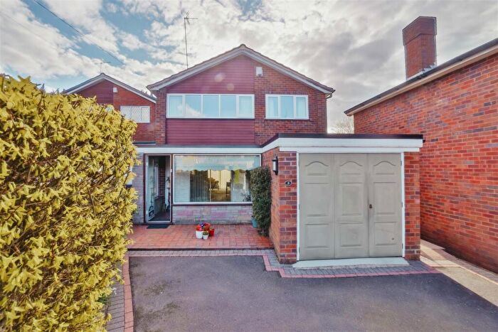 3 Bedroom Detached House For Sale In Hopyard Close, Dudley, DY3