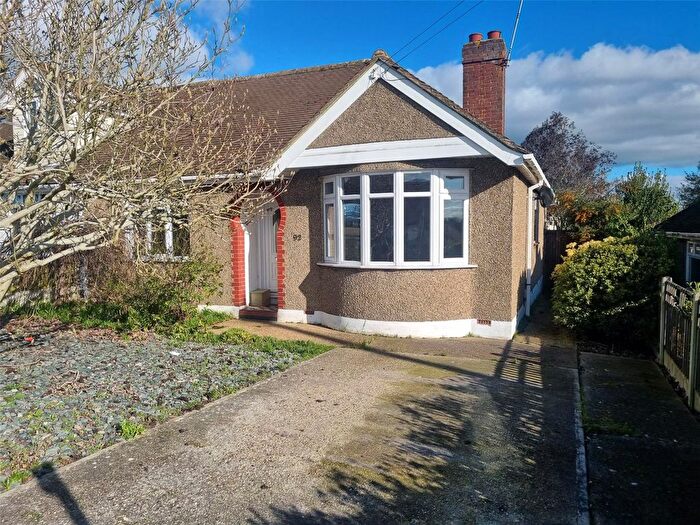 2 Bedroom Bungalow For Sale In Weir Gardens, Rayleigh, Essex, SS6