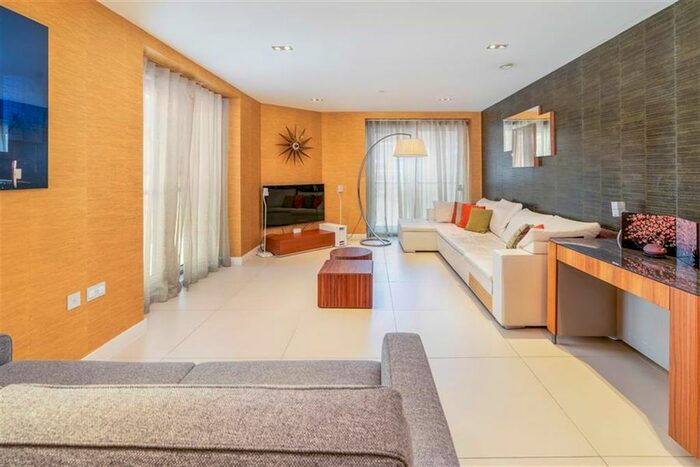 2 Bedroom Flat To Rent In Bezier Apartments, Old Street, Shoreditch, City Road, London, EC1Y