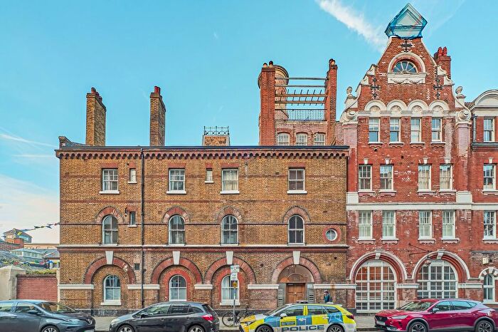 3 Bedroom Flat For Sale In Renfrew Road, Kennington, London, SE11