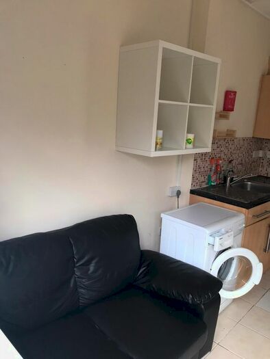 1 Bedroom Flat To Rent In Yew Grove, London, NW2