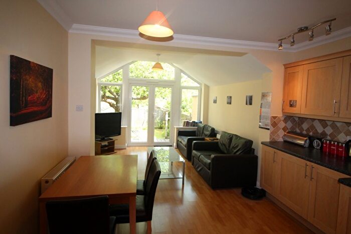 2 Bedroom Flat To Rent In Botley Road, Oxford, OX2
