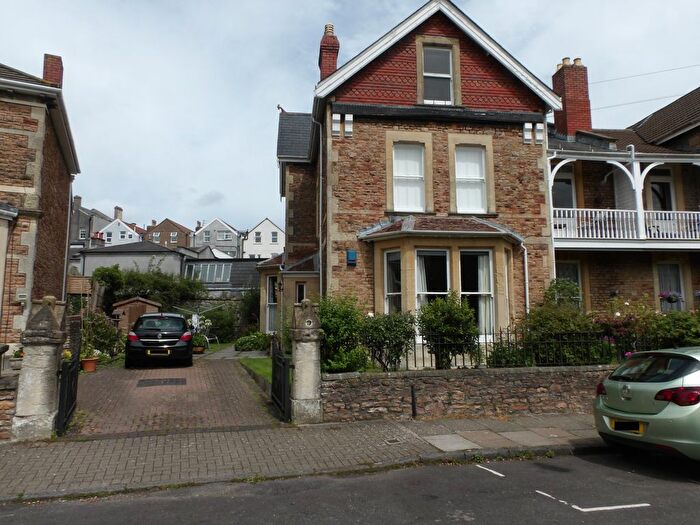 2 Bedroom Flat To Rent In Hurle Crescent, Bristol, BS8