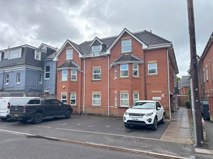 2 Bedroom Flat For Sale In Flat, Amber Lodge, Carysfort Road, Bournemouth, BH1