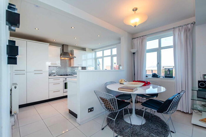 2 Bedroom Flat For Sale In Viceroy Court, Lord Street, Southport, PR8