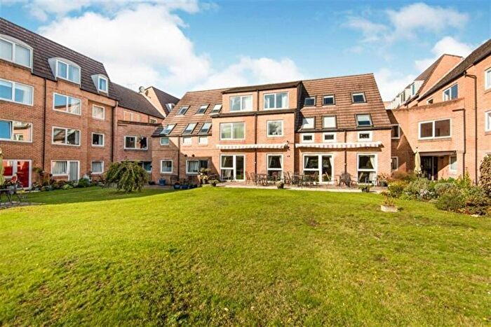 1 Bedroom Flat To Rent In Homebeech House, Mount Hermon Road, GU22