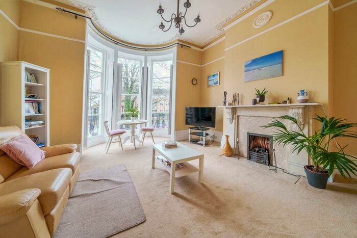 2 Bedroom Flat To Rent In Osborne Road, Windsor, SL4