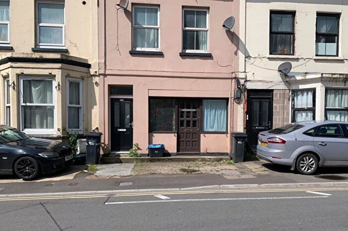 2 Bedroom Flat To Rent In Central Yeovil, Somerset, BA20