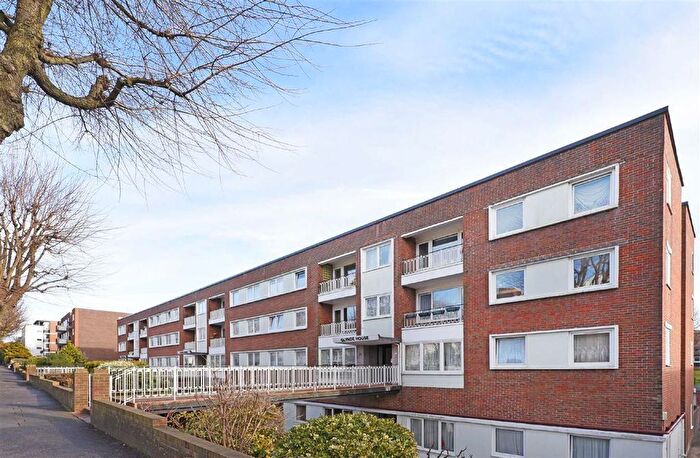 2 Bedroom Flat To Rent In Palmeira Avenue, Hove, BN3