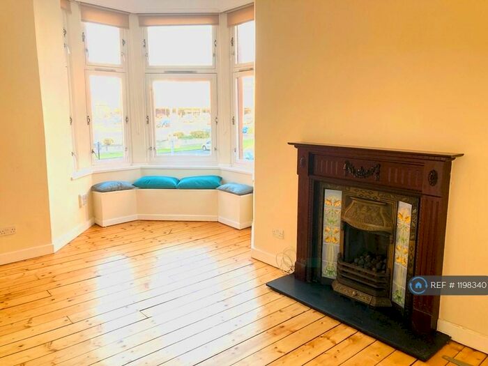 3 Bedroom Flat To Rent In Amisfield Street, Glasgow, G20