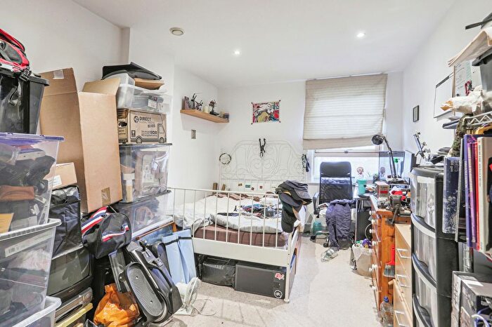 2 Bedroom Flat For Sale In Marsh Lane, Leeds, West Yorkshire, LS9