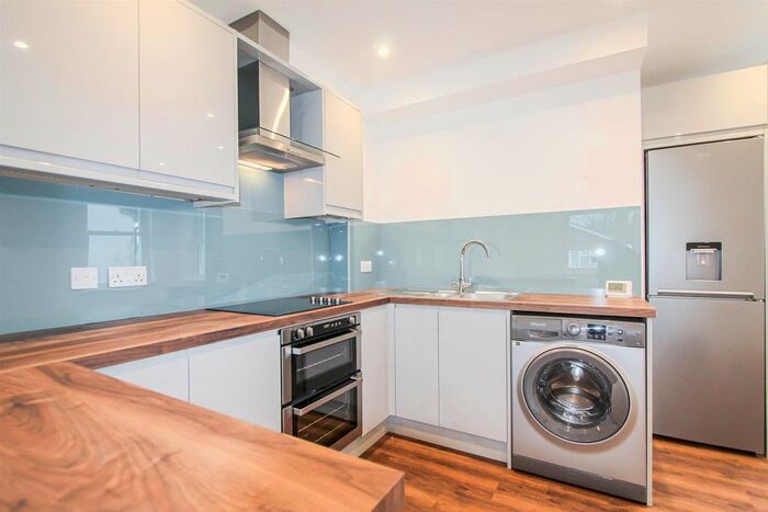 1 Bedroom Flat To Rent In Chaldon Road, Caterham, CR3