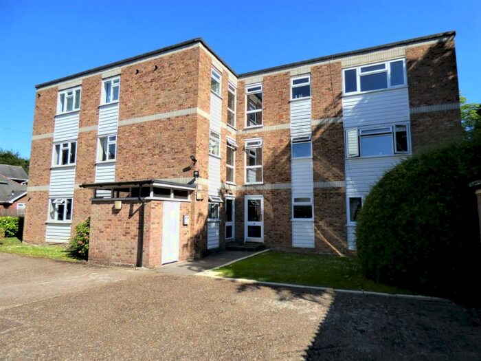 2 Bedroom Flat To Rent In Leatherhead, KT22