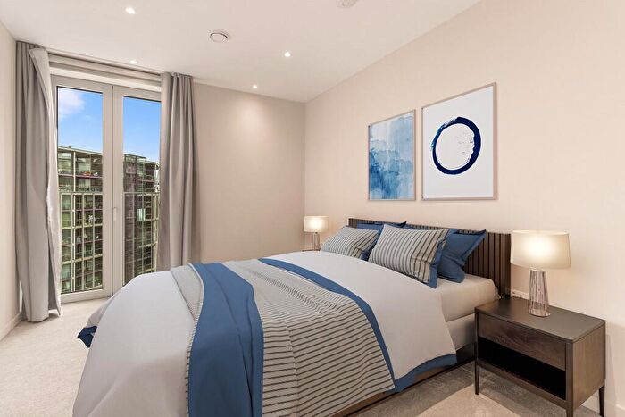 2 Bedroom Apartment To Rent In Nine Elms Lane, London, SW11