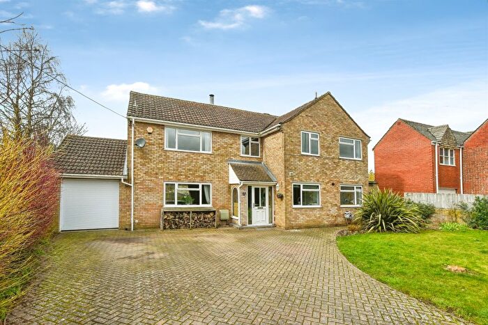 4 Bedroom Detached House For Sale In Lechlade Road, Highworth, Swindon, SN6