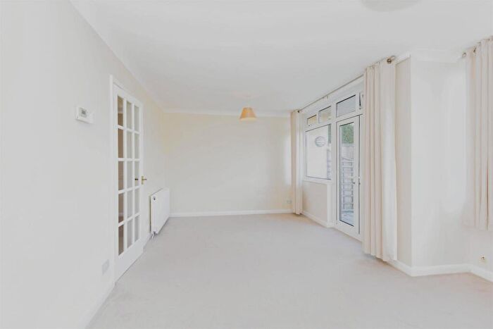 2 Bedroom Apartment To Rent In Chatham Park, Bath, BA2