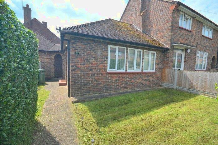1 Bedroom Bungalow To Rent In Melksham Close, Romford, Essex, RM3