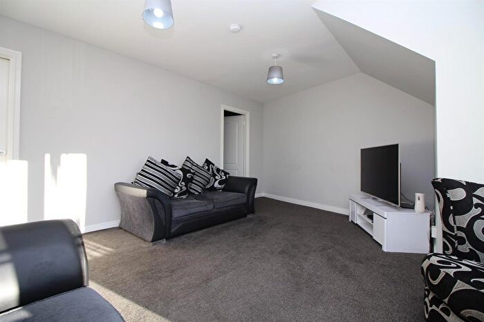 2 Bedroom Flat For Sale In Main Street, Kirknewton, EH27