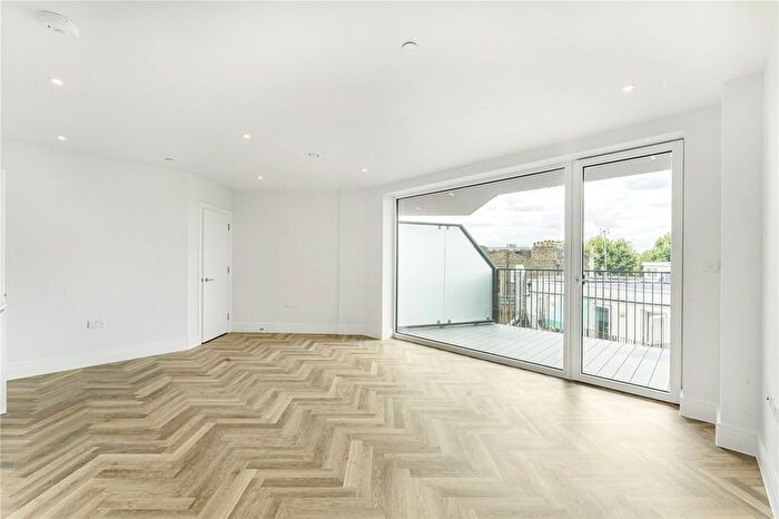 2 Bedroom Flat To Rent In Bombay Street, London, SE16