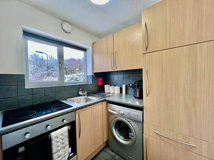 1 Bedroom Apartment To Rent In Simon Way, Southampton, SO18