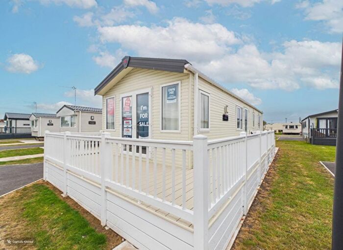 2 Bedroom Park Home For Sale In Carr Road, Felixstowe, IP11