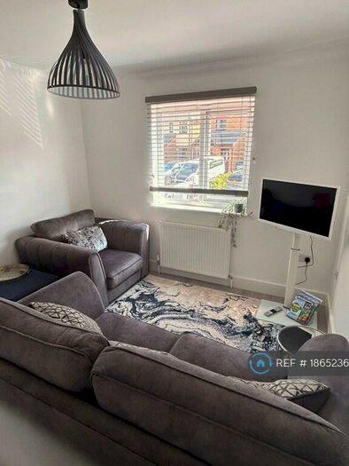 2 Bedroom Flat To Rent In Fairfield Gardens, Sandown, PO36