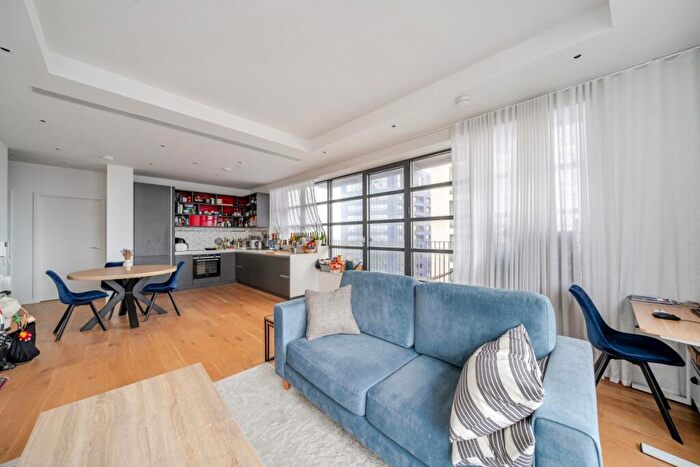 2 Bedroom Flat For Sale In City Island Way London, E14