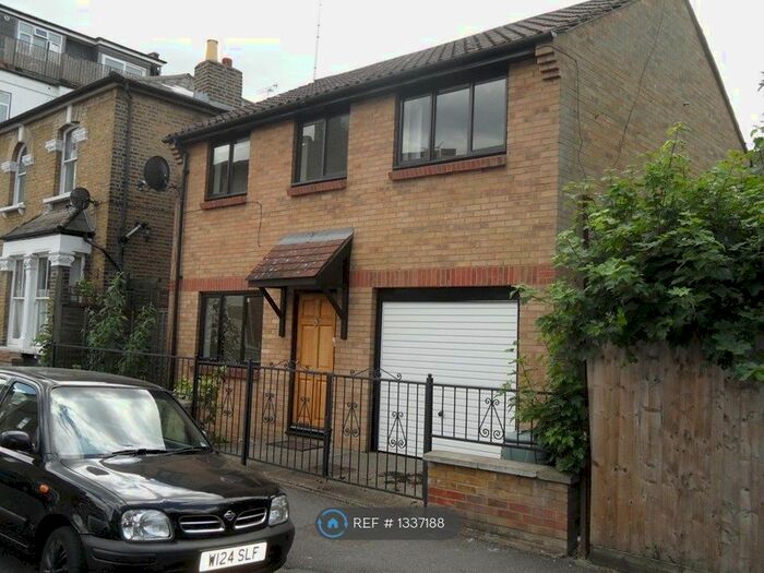 4 Bedroom Detached House To Rent In Myddelton Road, London, N8