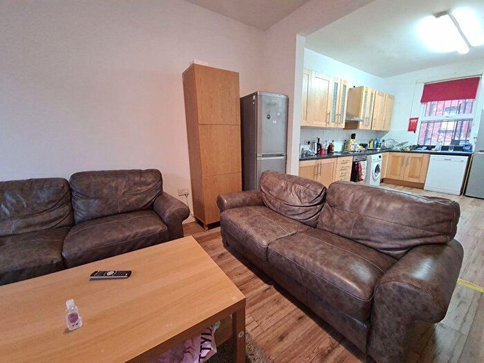 7 Bedroom House To Rent In Brudenell Mount, Leeds, LS6