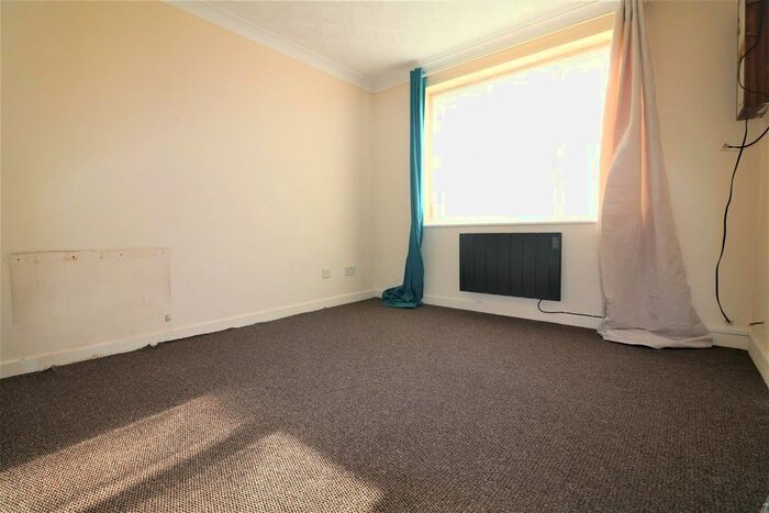1 Bedroom Flat To Rent In Nairn Court, Dock Road, Tilbury RM18