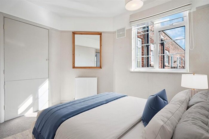 3 Bedroom Flat To Rent In St Catherines Court, Bedford Road, London, W4