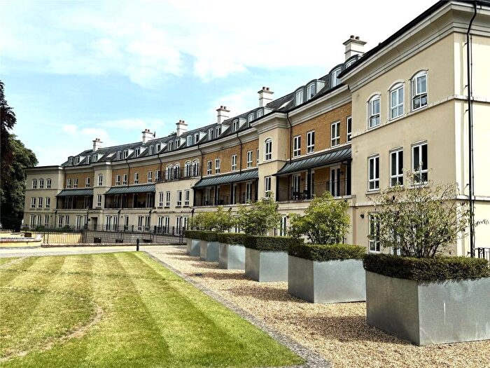 2 Bedroom Flat For Sale In Heathside Crescent, Woking, Surrey, GU22