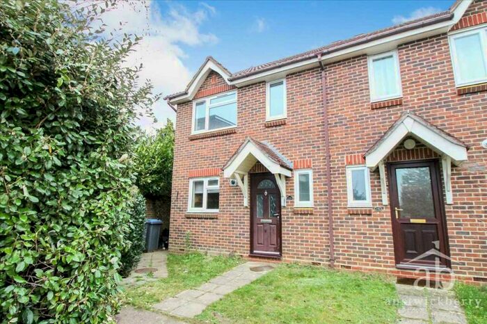 3 Bedroom Semi-Detached House To Rent In Yewtree Grove, Kesgrave, Ipswich, IP5