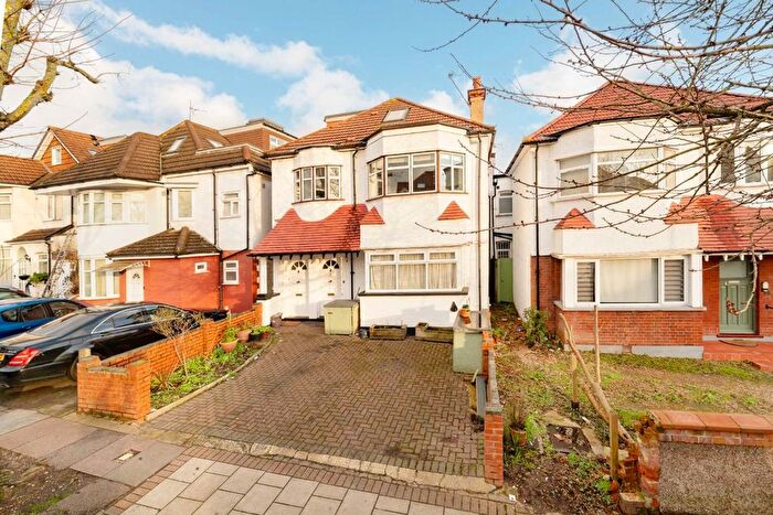 4 Bedroom Flat For Sale In Neeld Crescent, London, NW4