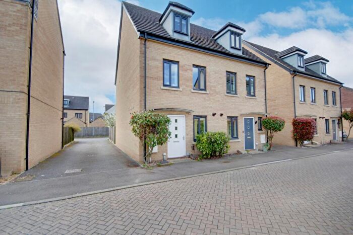 3 Bedroom Semi-Detached House To Rent In Dunnock Way, St. Ives, Cambridgeshire, PE27