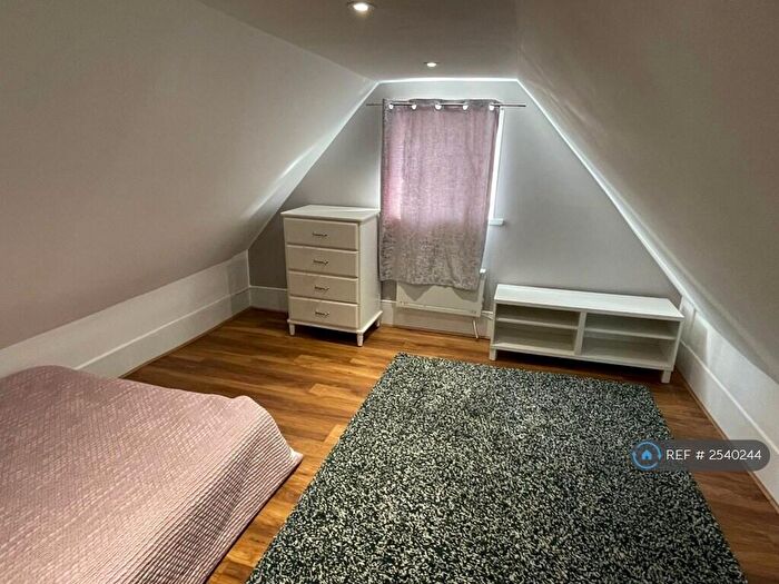 Studio To Rent In Crayford, London, DA1