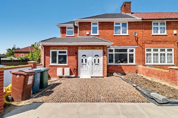 3 Bedroom Maisonette To Rent In Paulhan Road, Harrow, HA3