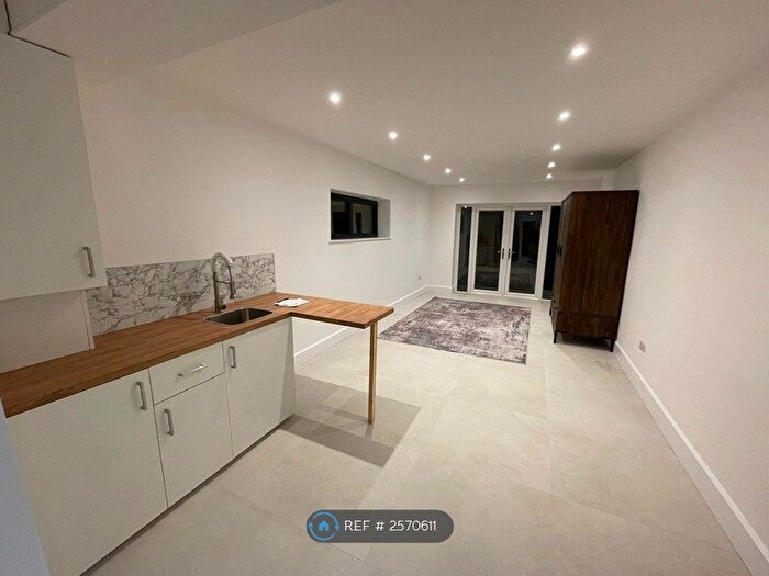 Studio To Rent In Tollers Lane, London, CR5