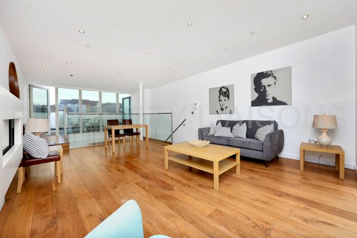 3 Bedroom Flat To Rent In Blenheim Court, Denham Street, Greenwich, SE10