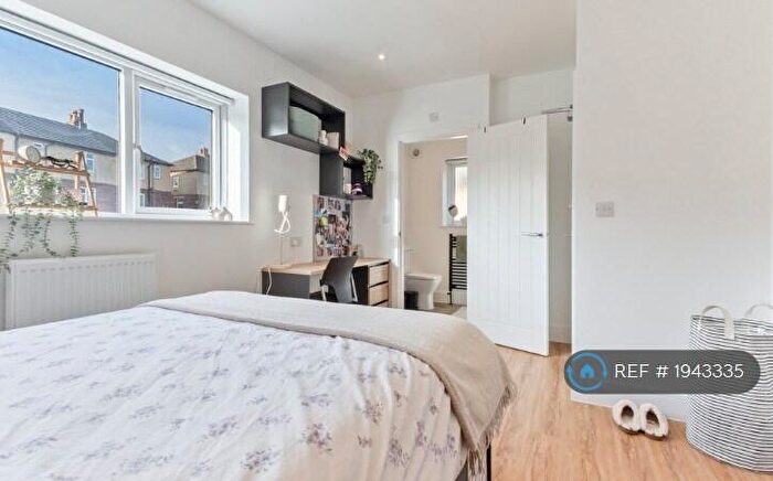 5 Bedroom Detached House To Rent In Stile Common Road, Huddersfield, HD4
