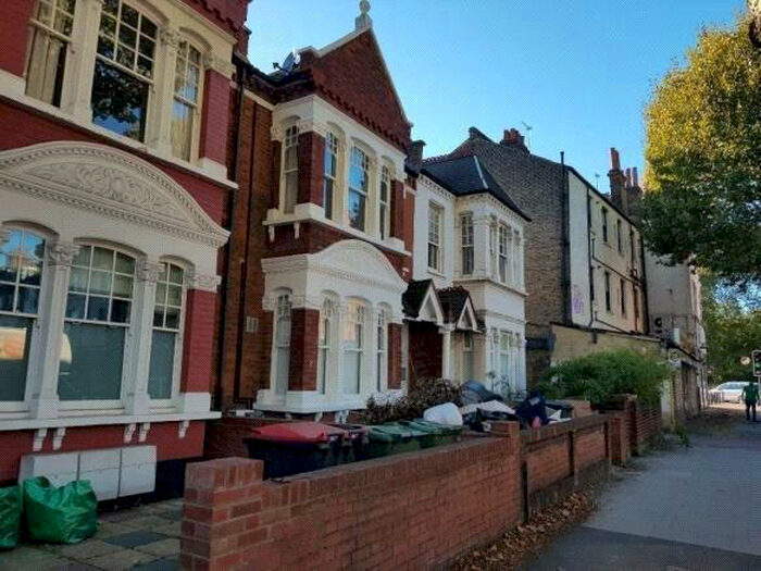 3 Bedroom Flat To Rent In , Cavendish Road, London, SW12