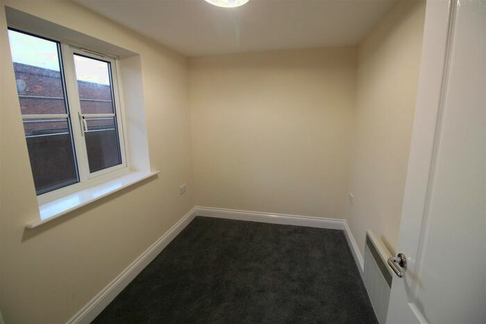 2 Bedroom Flat To Rent In Breckhill Road, Mapperley, Nottingham, NG3
