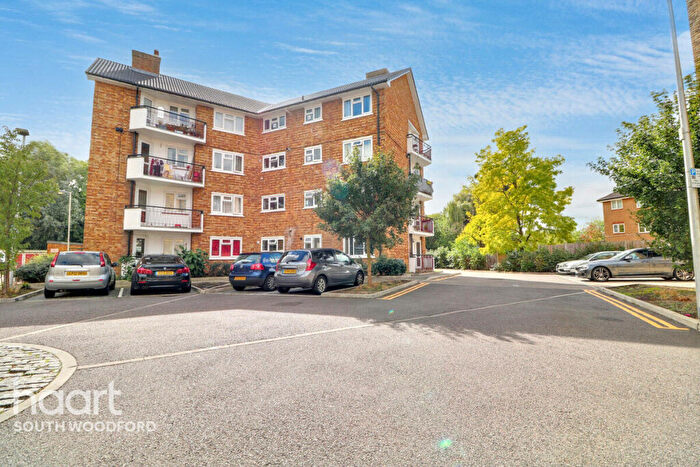 2 Bedroom Flat For Sale In Chigwell Road, South Woodford, E18