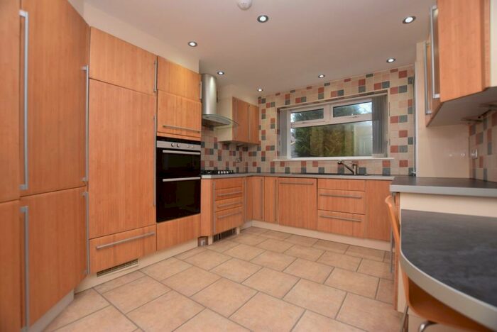 4 Bedroom Semi-Detached House To Rent In Hawks Nest Gardens East, Leeds, LS17