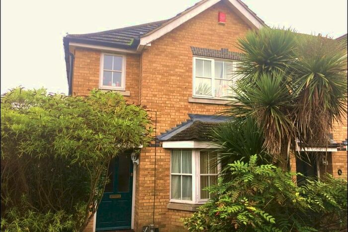 4 Bedroom Semi-Detached House To Rent In Nightingale Shott, Egham, Surrey, TW20